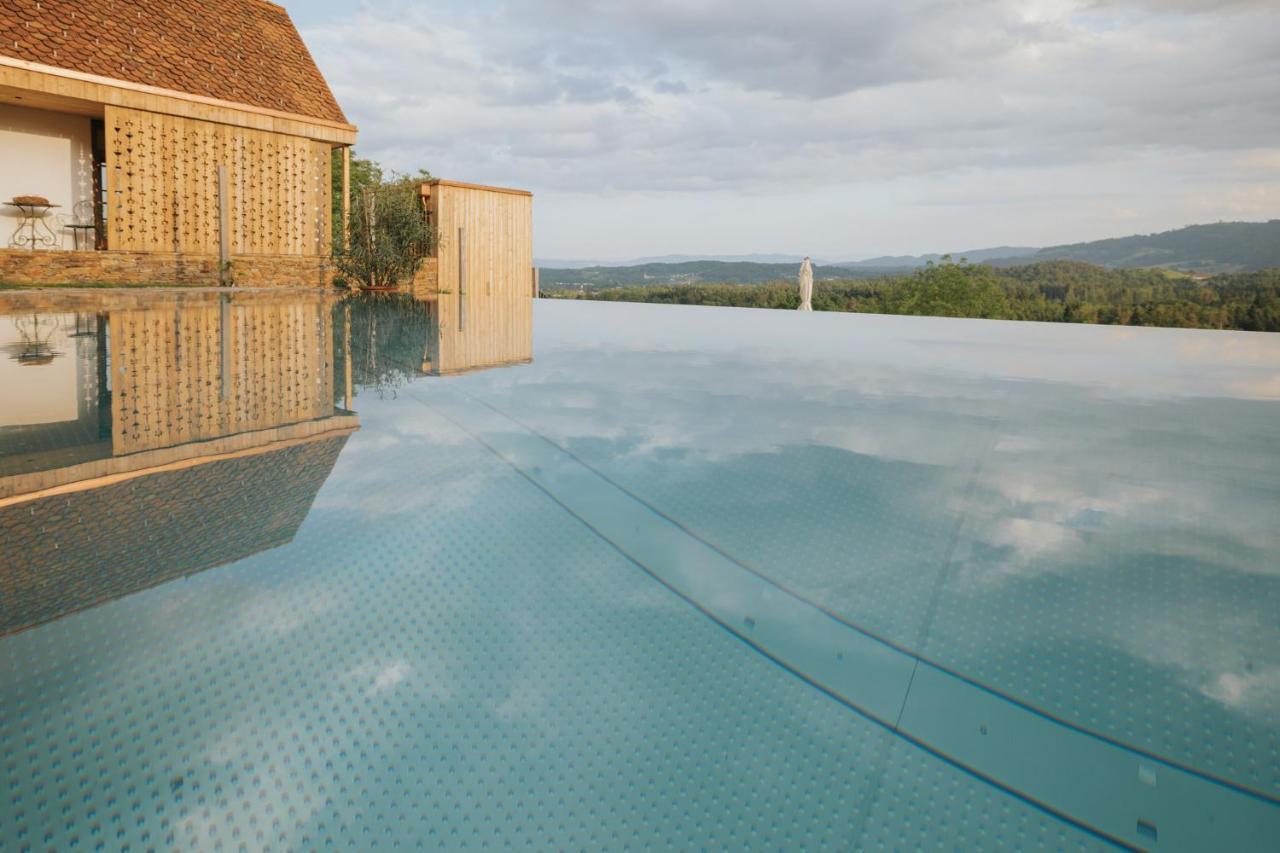 Am Wildbachberg - Luxus Ferienhaeuser Mit Infinitypool, Privatsauna Und Weinkeller Deutschlandsberg Extérieur photo