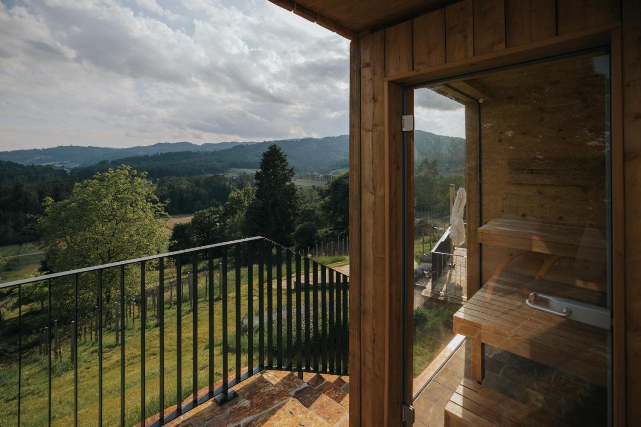 Am Wildbachberg - Luxus Ferienhaeuser Mit Infinitypool, Privatsauna Und Weinkeller Deutschlandsberg Extérieur photo