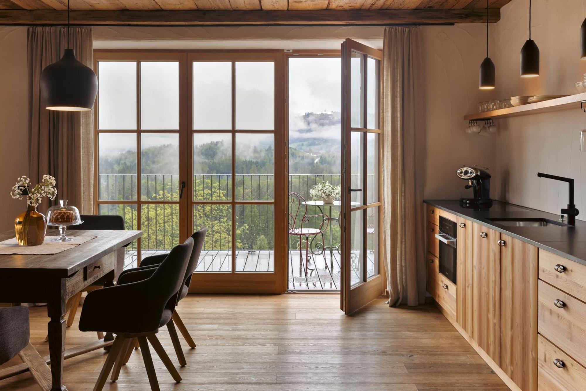 Am Wildbachberg - Luxus Ferienhaeuser Mit Infinitypool, Privatsauna Und Weinkeller Deutschlandsberg Extérieur photo